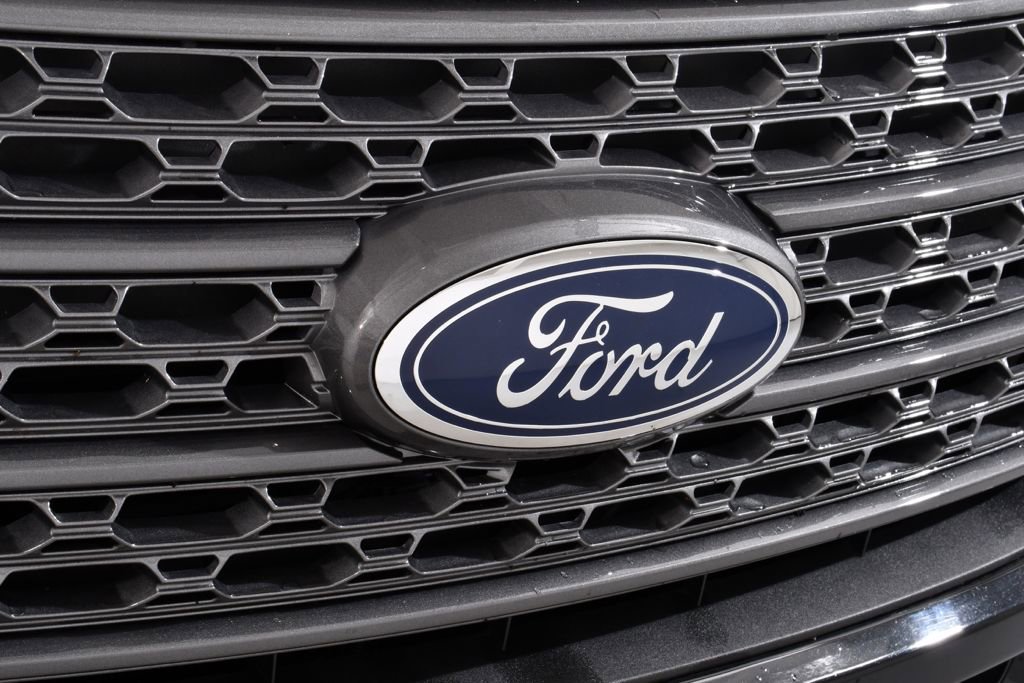 Used 2022 Ford Explorer XLT w/ Equipment Group 202A AWD/4WD image 22