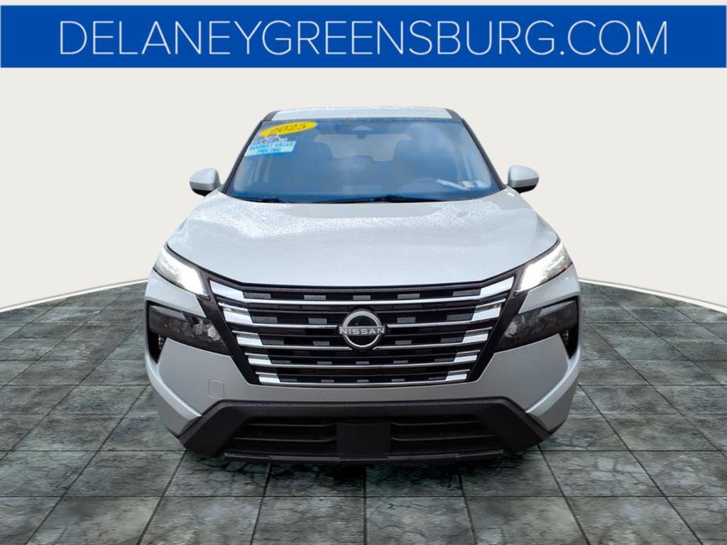 Used 2025 Nissan Rogue SV image 8