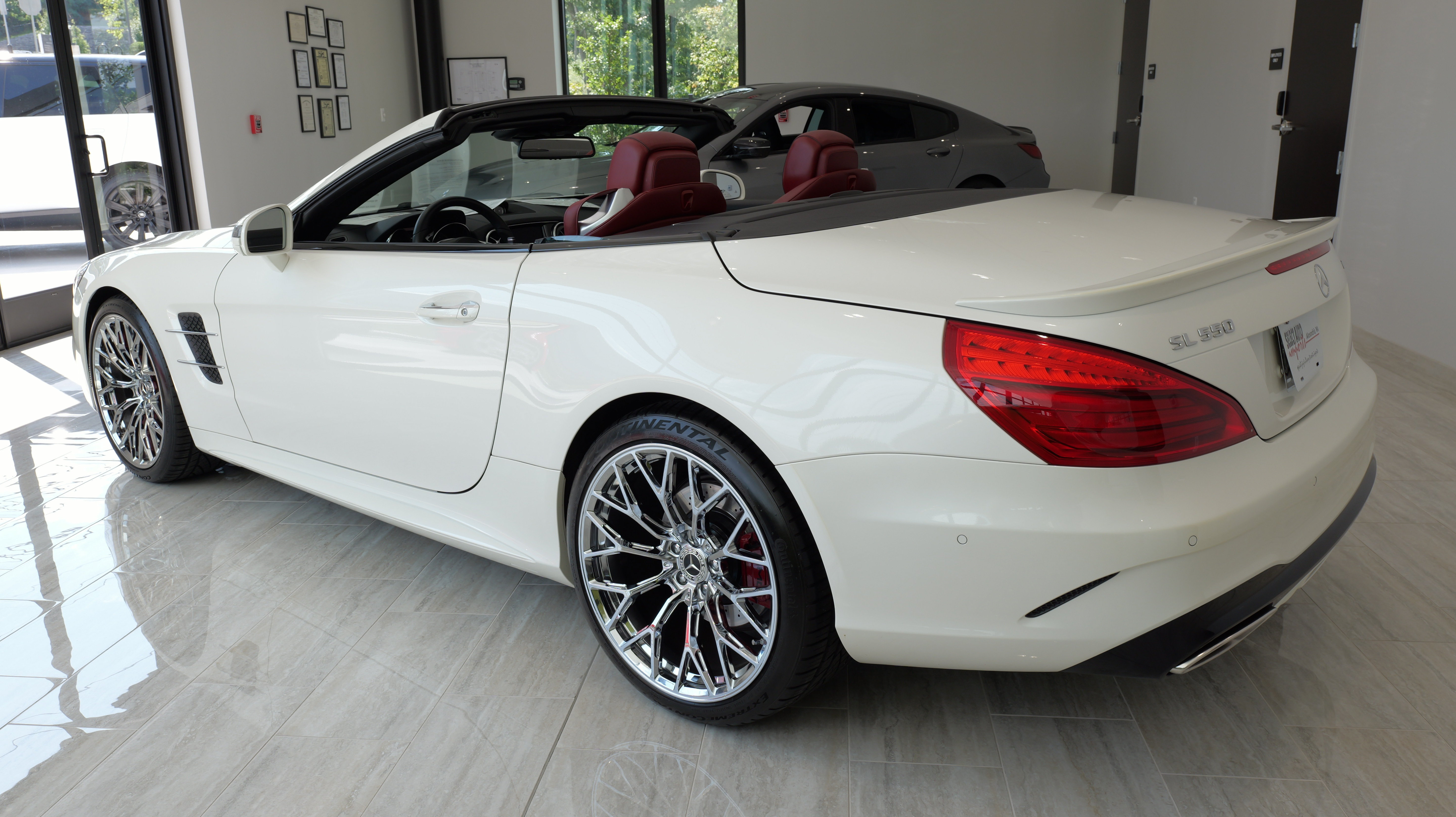 Used 2018 Mercedes-Benz SL 550 image 14