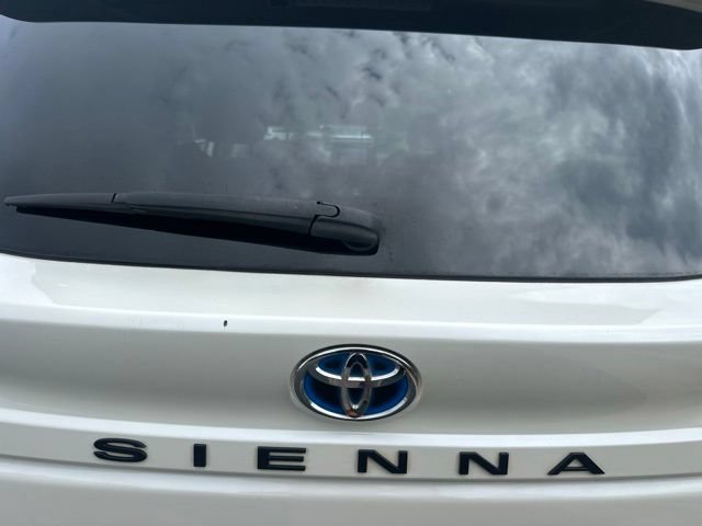Used 2021 Toyota Sienna XLE w/ XLE Plus Package FWD image 11