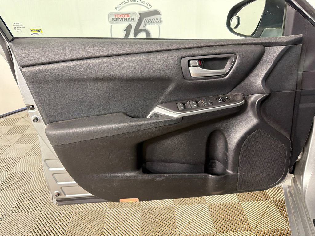 Used 2015 Toyota Camry LE FWD image 10