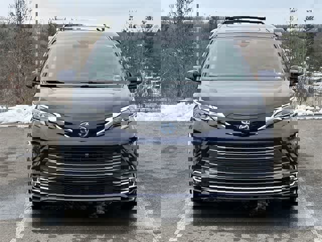 Used 2024 Toyota Sienna Platinum image 33
