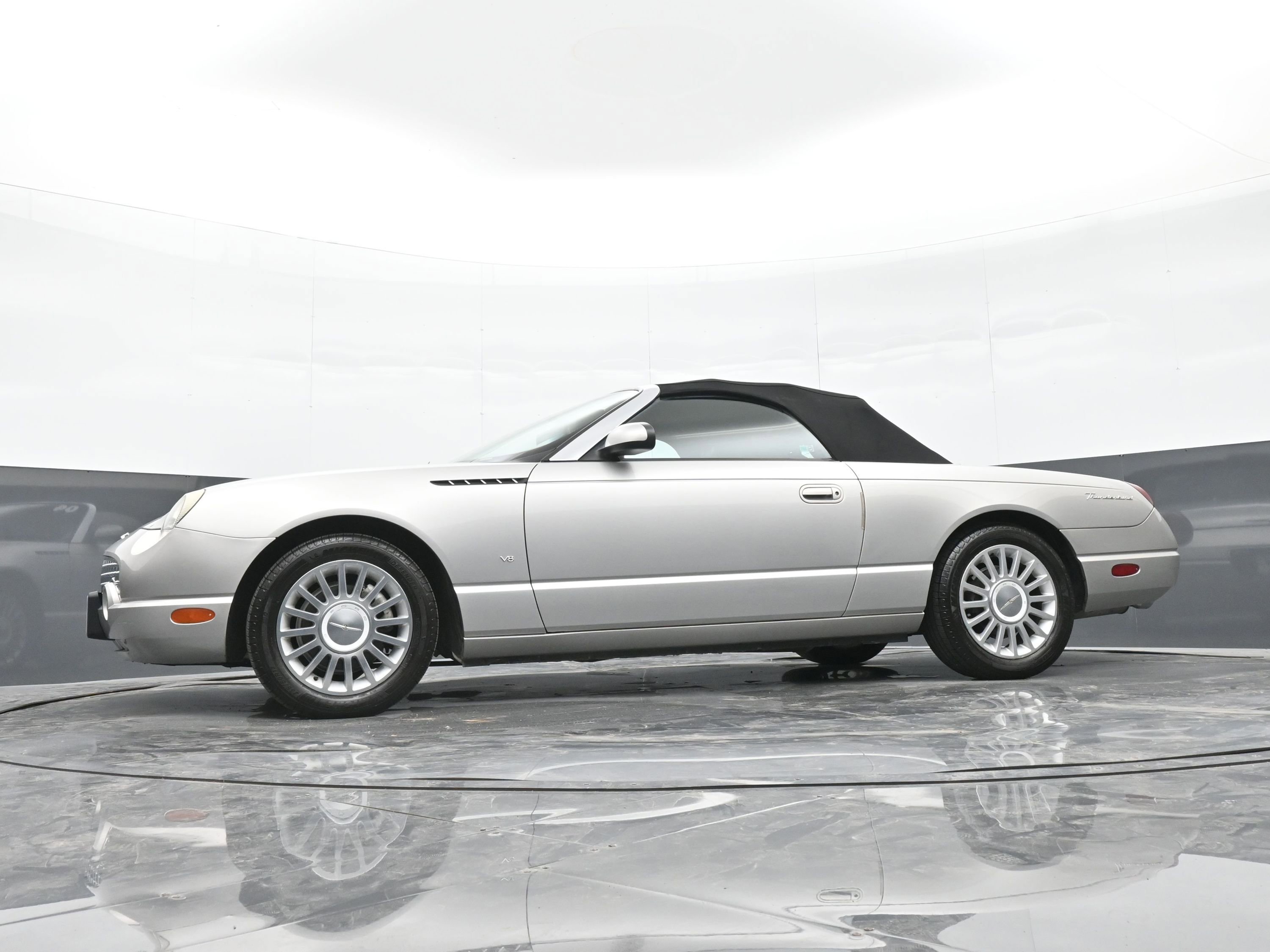 Used 2004 Ford Thunderbird Base image 31