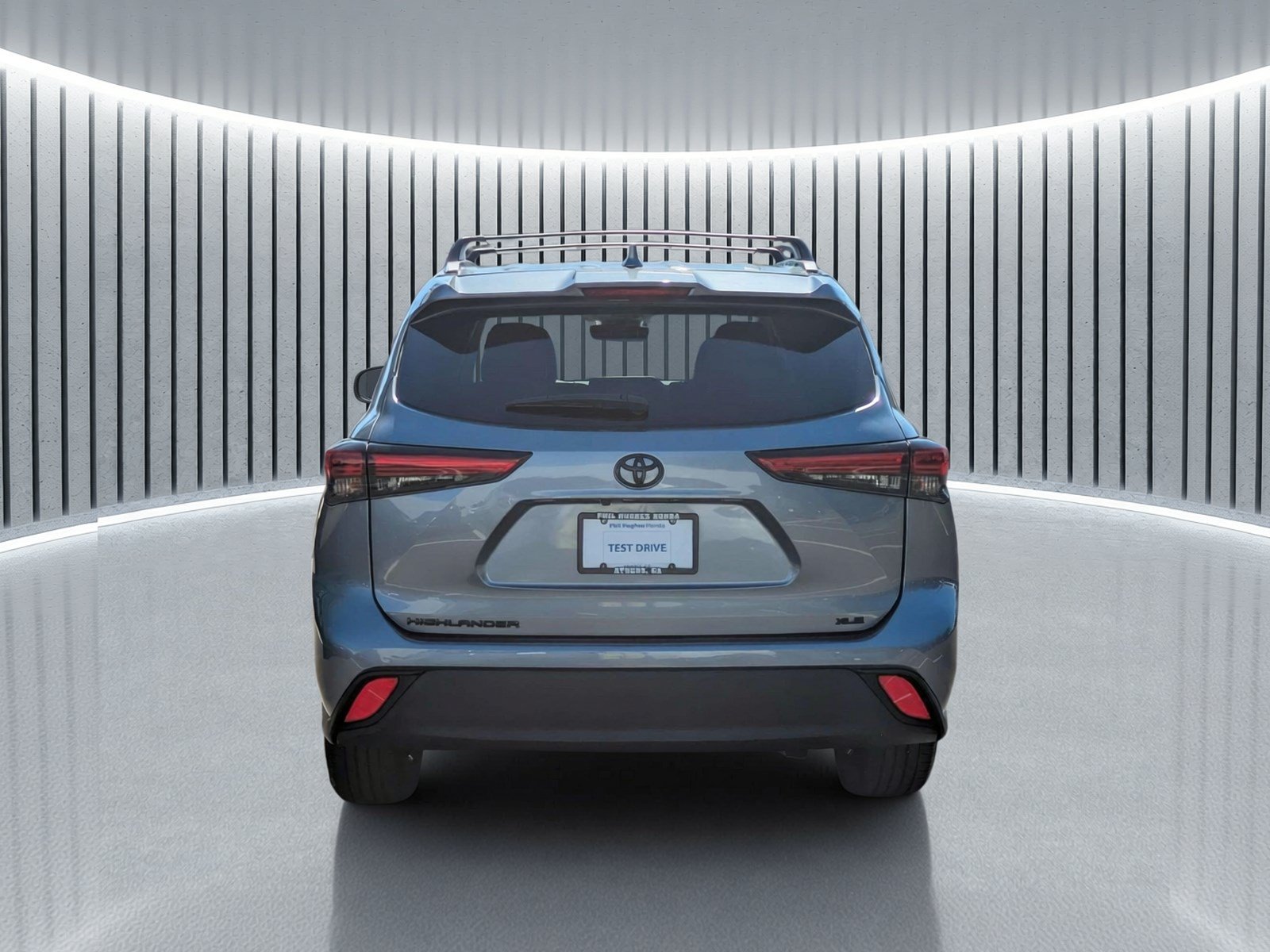 Used 2023 Toyota Highlander XLE FWD image 6