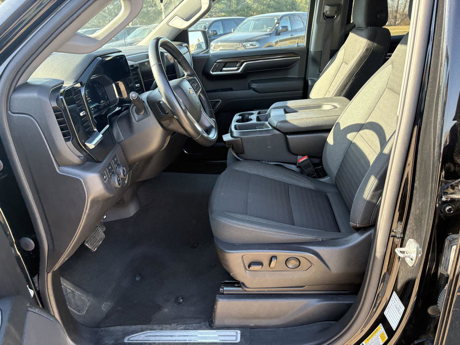 Used 2023 Chevrolet Silverado 1500 LT w/ Protection Package image 4