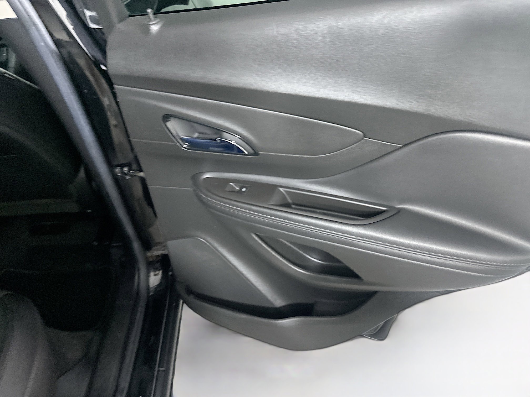 Used 2018 Buick Encore Preferred image 27