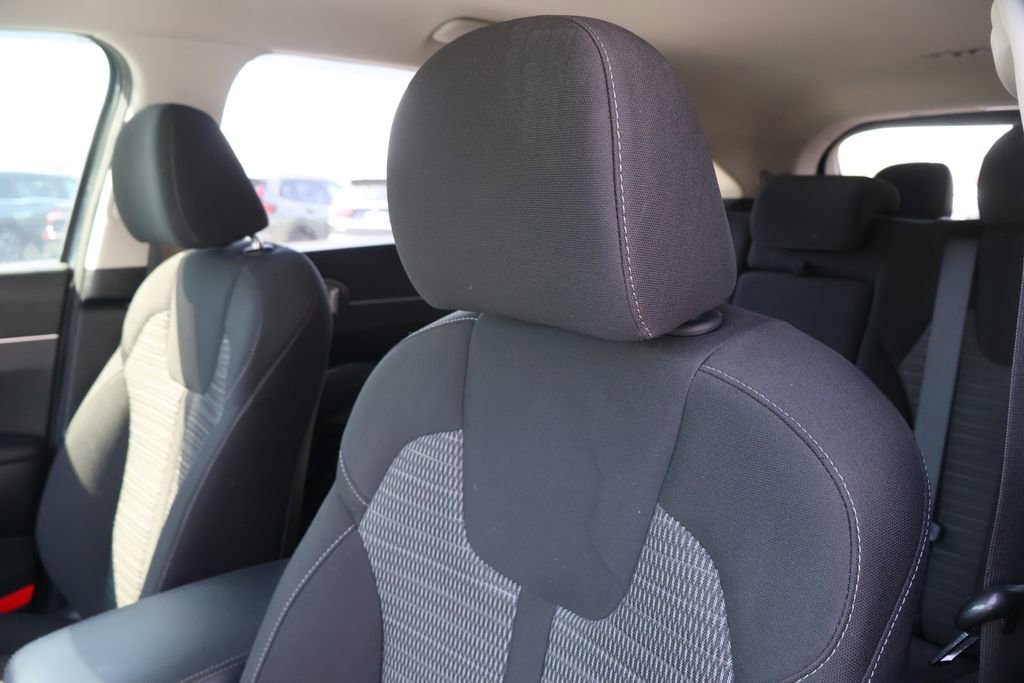 Used 2022 Kia Sorento LX image 31