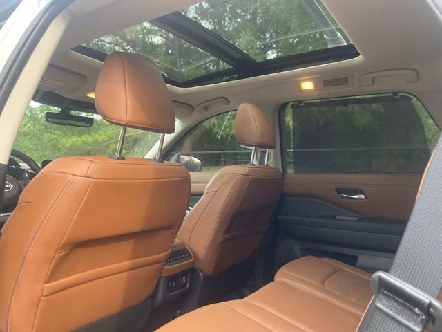 Used 2025 Nissan Pathfinder Platinum w/ Cargo Package AWD/4WD image 22