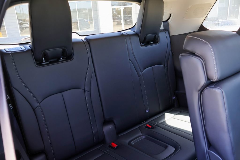 Used 2023 INFINITI QX60 Luxe w/ Performance Audio Package image 11