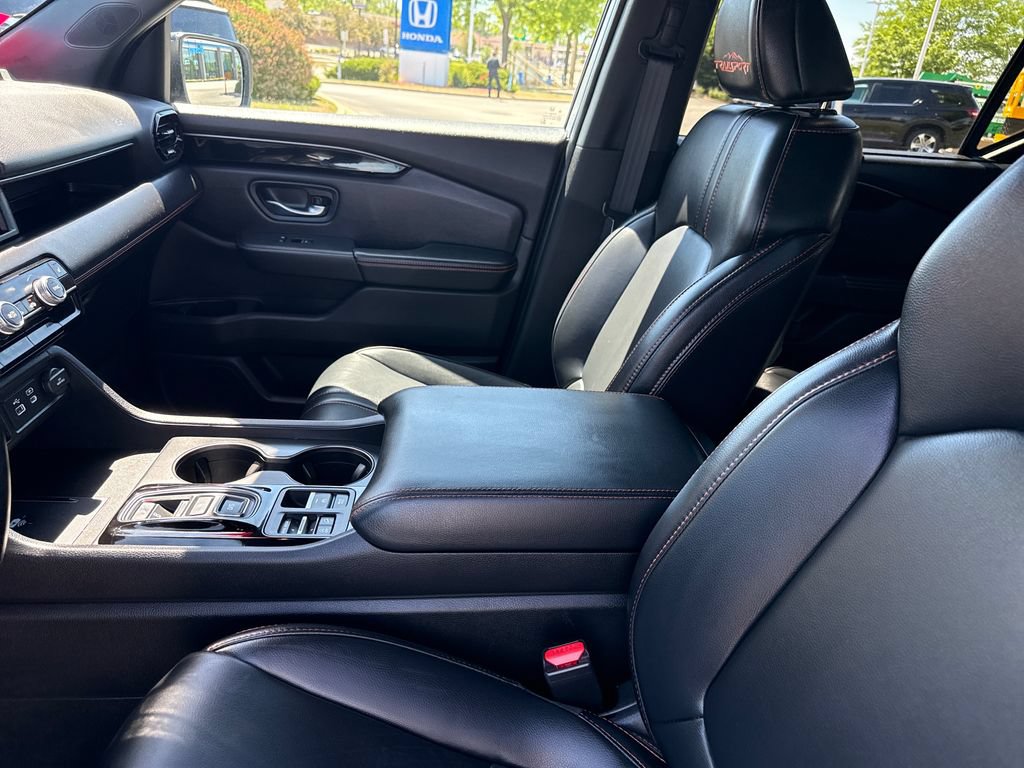 Certified 2025 Honda Pilot TrailSport image 14