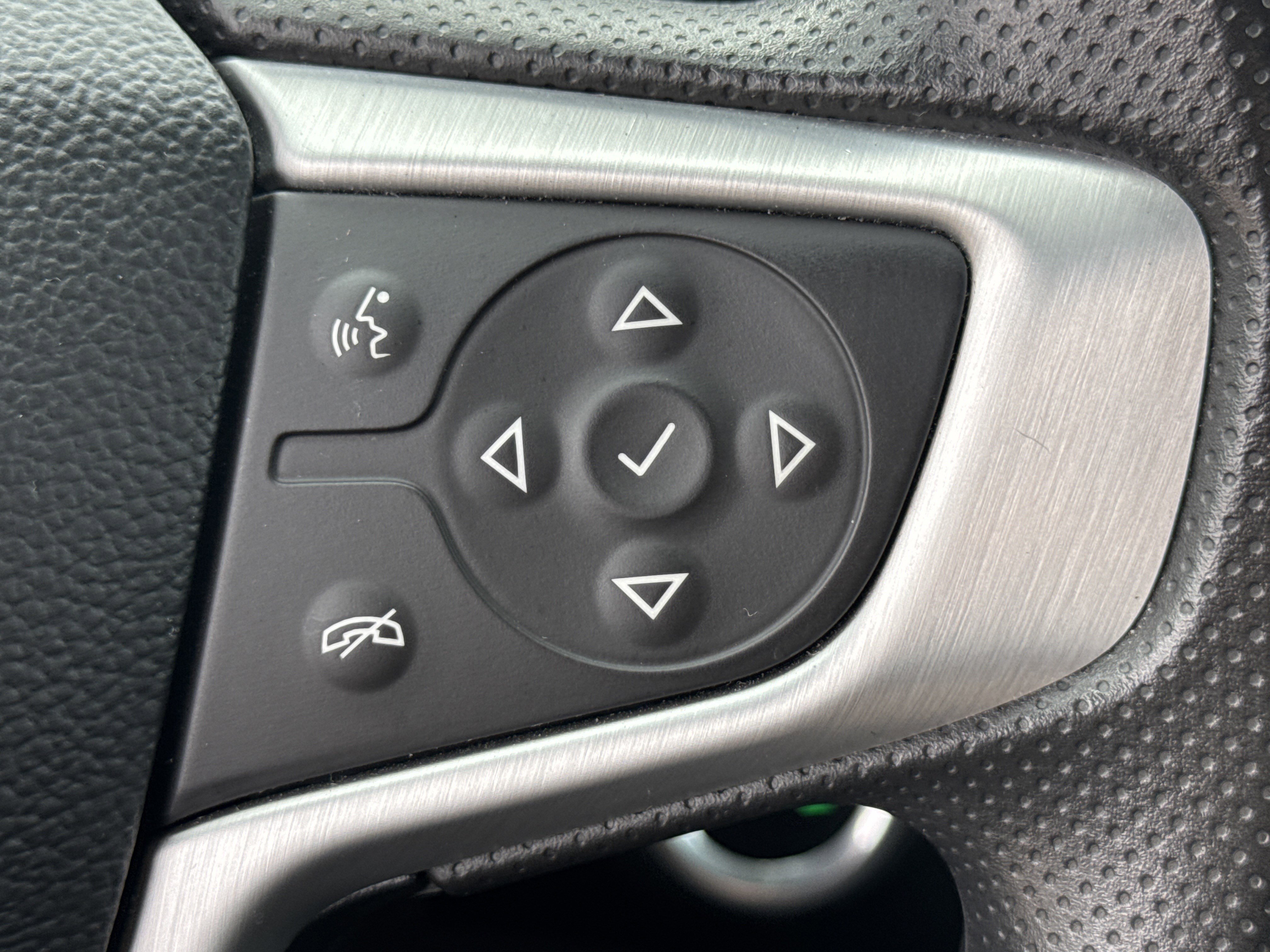 Used 2024 GMC Terrain SLE image 30