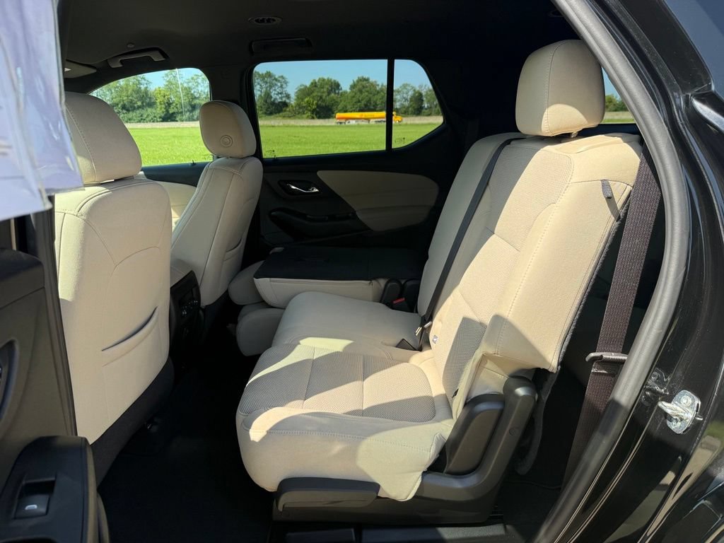 Used 2023 Chevrolet Traverse LS AWD/4WD image 14