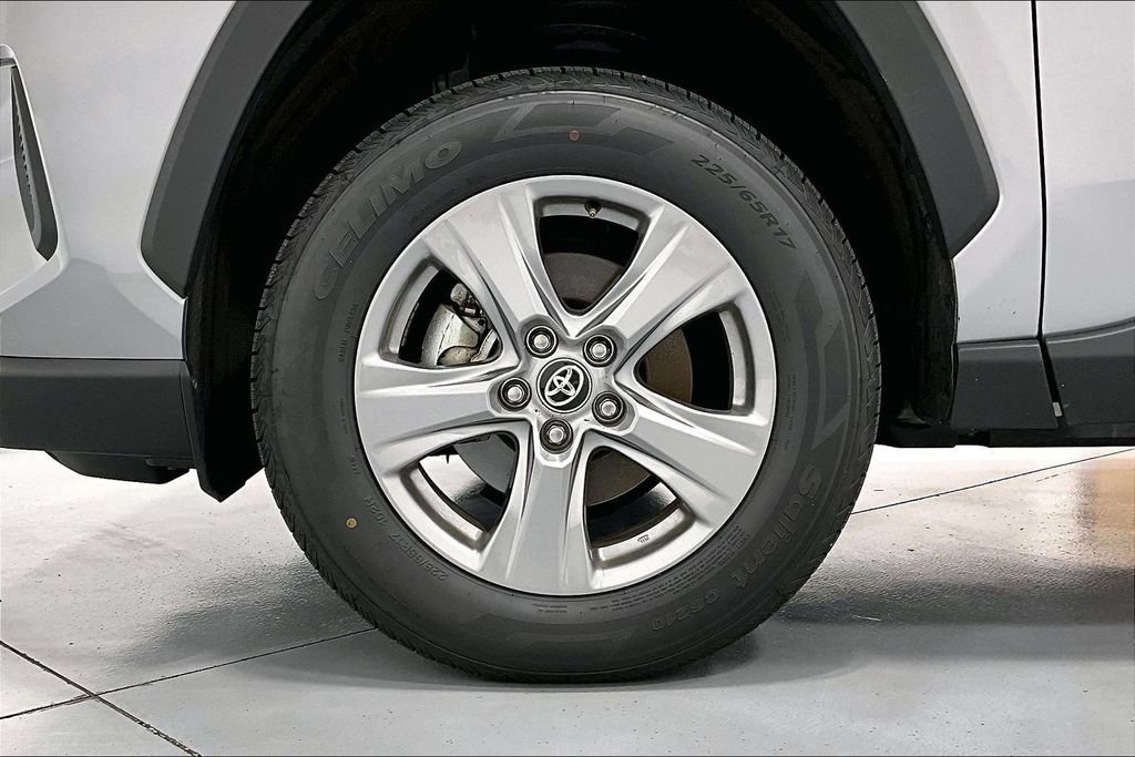 Used 2025 Toyota RAV4 XLE FWD image 10