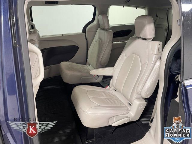 Used 2018 Chrysler Pacifica Touring-L Plus image 21