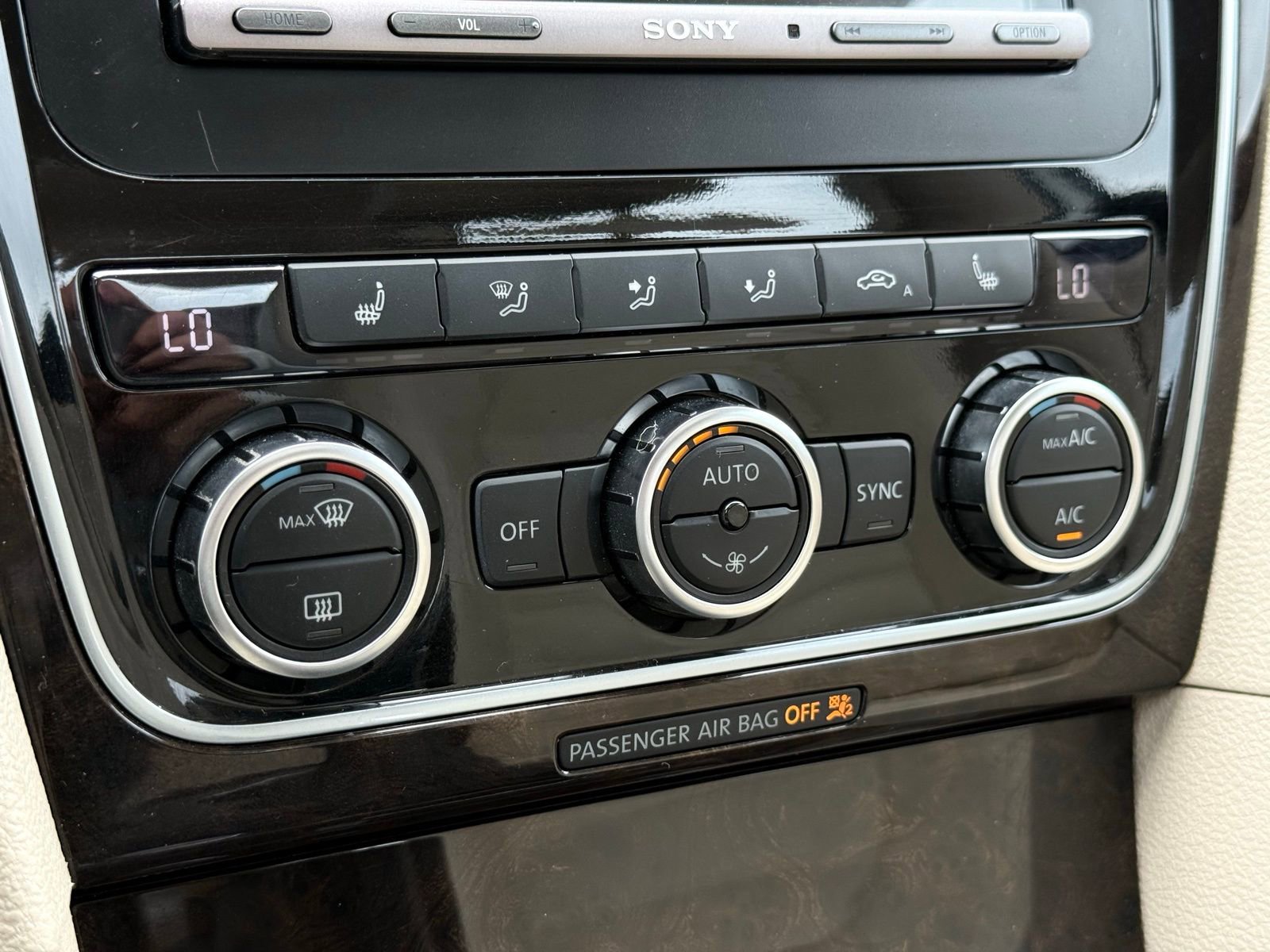 Used 2014 Volkswagen Passat 1.8T SEL Premium image 35