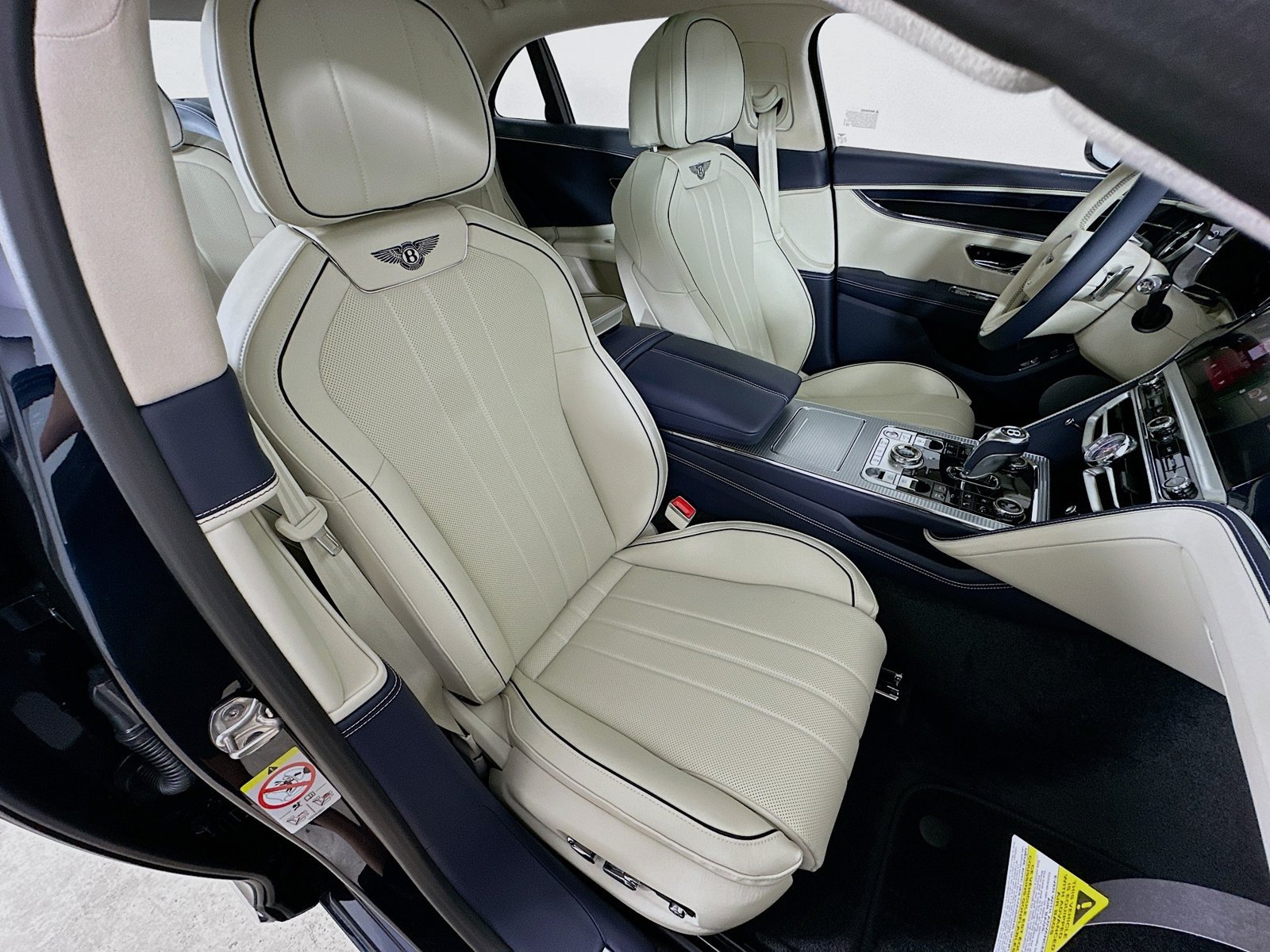 New 2026 Bentley Flying Spur V8 AWD/4WD image 50