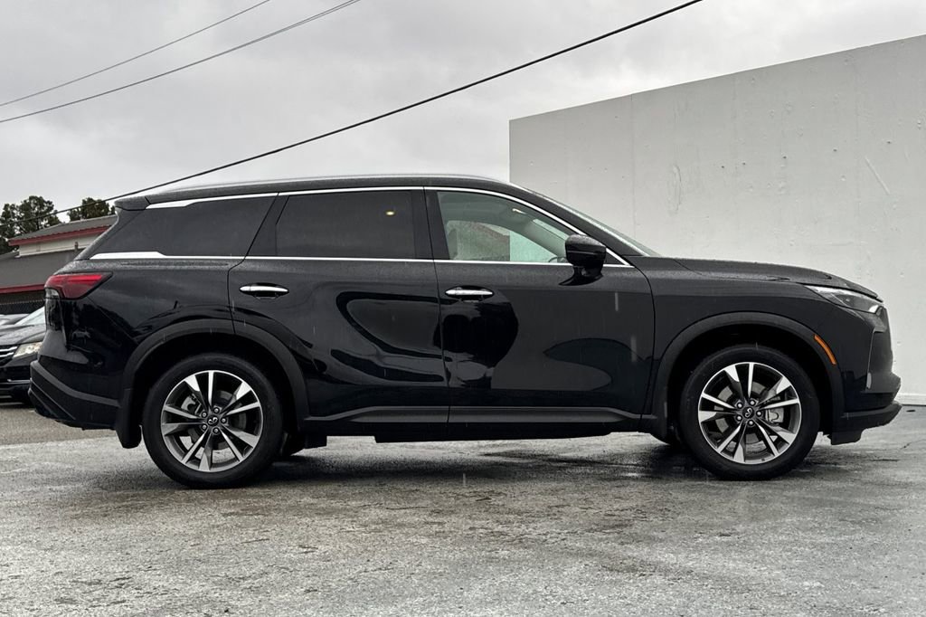 Certified 2025 INFINITI QX60 Luxe w/ Vision Package image 2