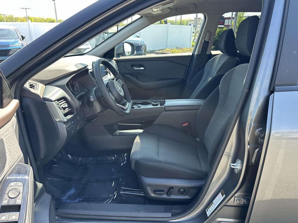 Used 2023 Nissan Rogue SV AWD/4WD image 16