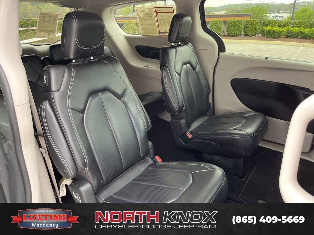Used 2023 Chrysler Pacifica Touring-L image 21