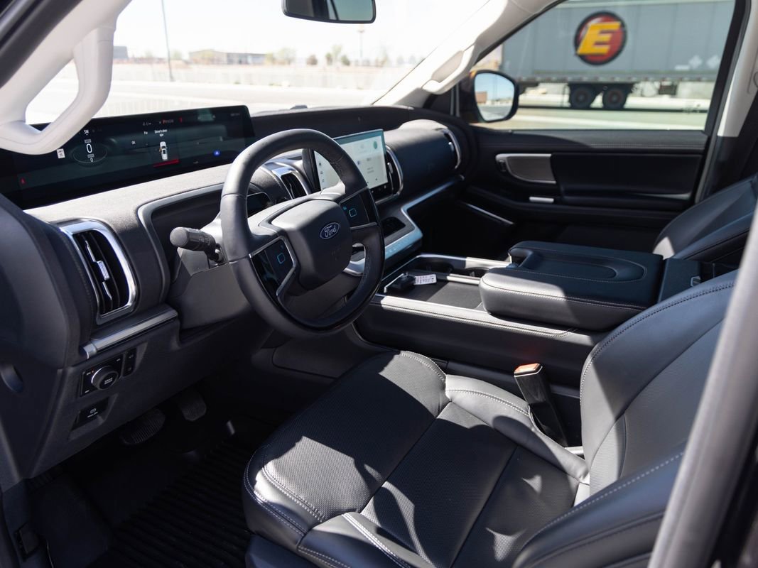 Used 2025 Ford Expedition Platinum w/ Driver's Package image 15