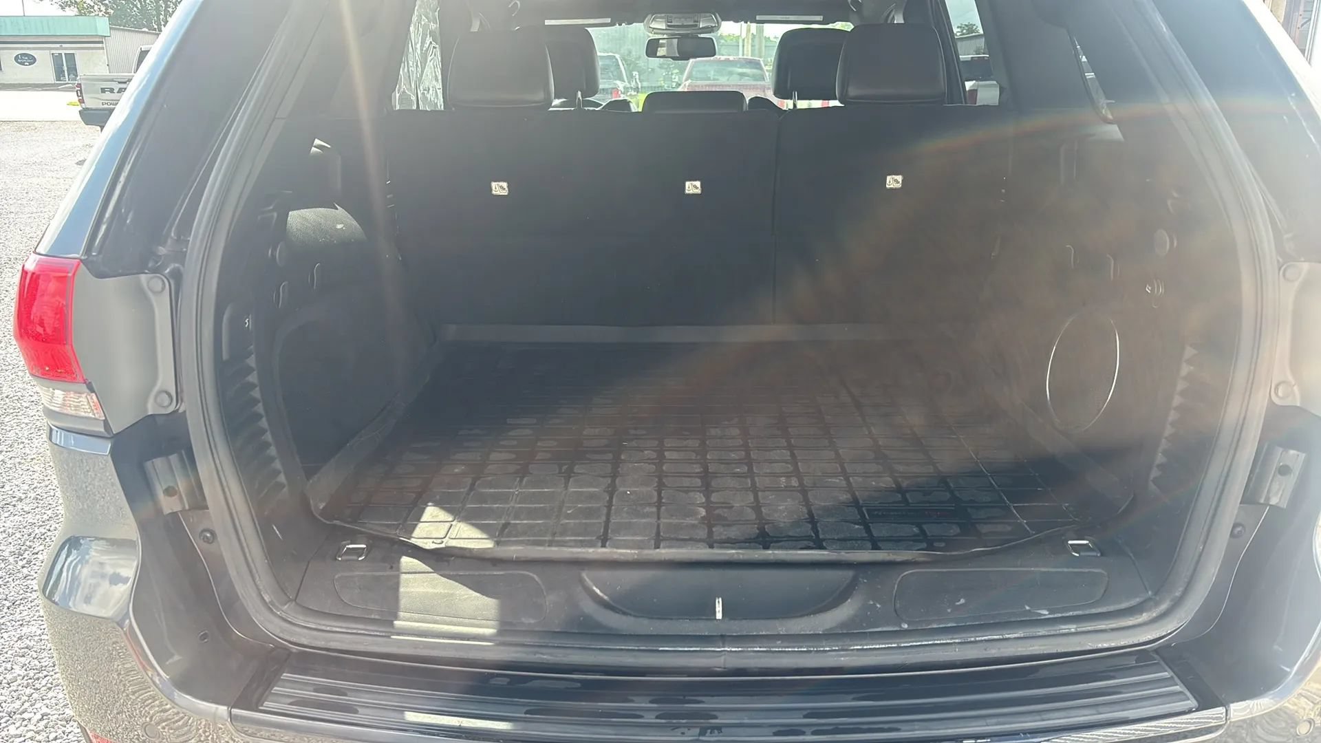 Used 2015 Jeep Grand Cherokee Altitude AWD/4WD image 6