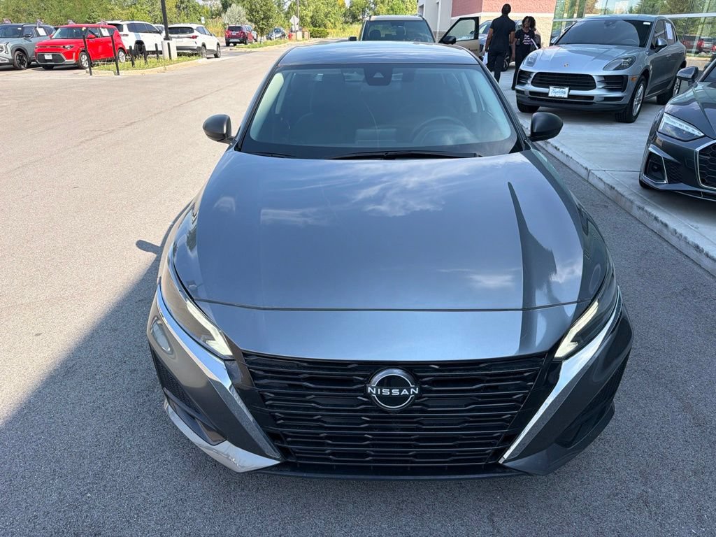 Used 2024 Nissan Altima 2.5 SV FWD image 2