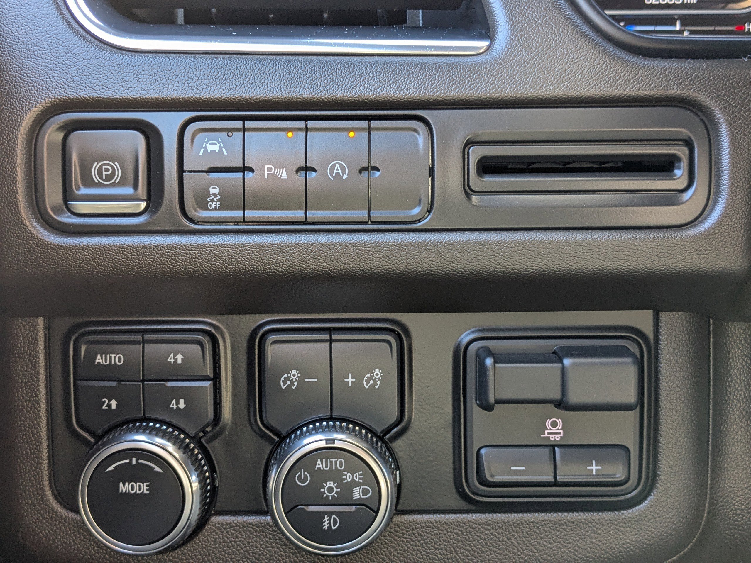 Used 2023 GMC Yukon SLT w/ Max Trailering Package image 27