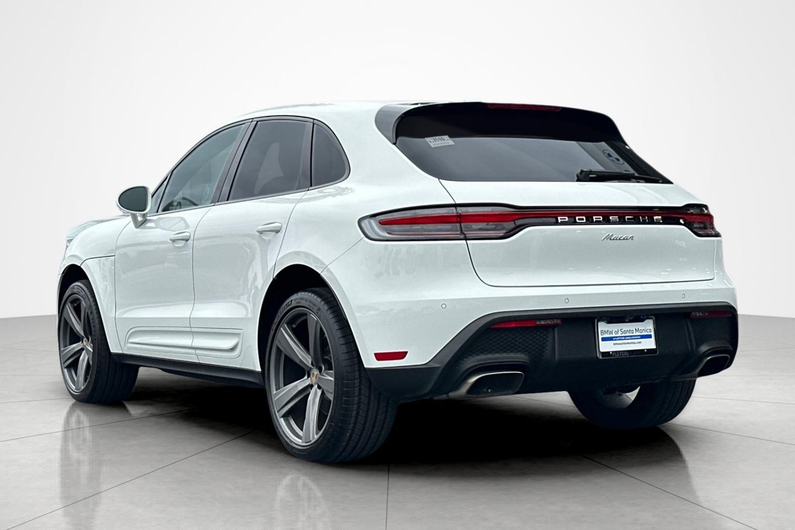Used 2023 Porsche Macan AWD/4WD image 3