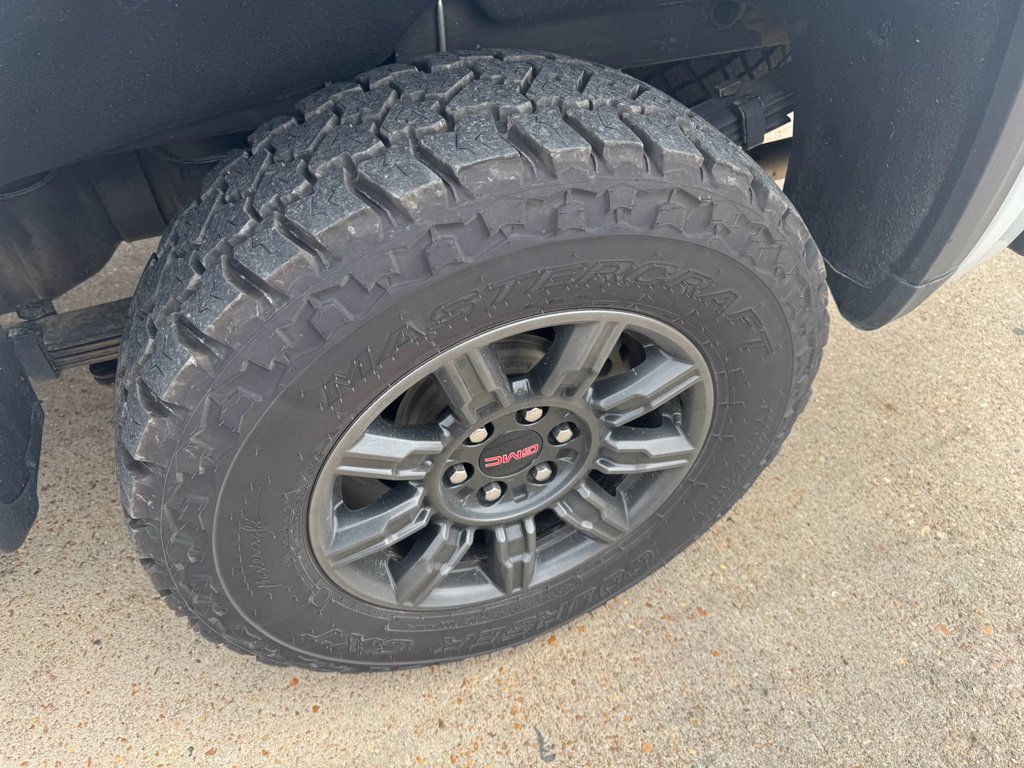Used 2024 GMC Sierra 1500 AT4X image 10