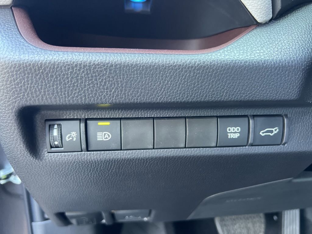 Used 2025 Toyota RAV4 Limited image 26