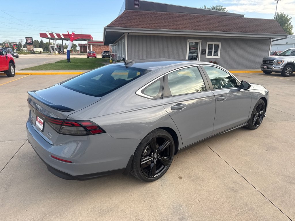 Used 2024 Honda Accord Sport image 5