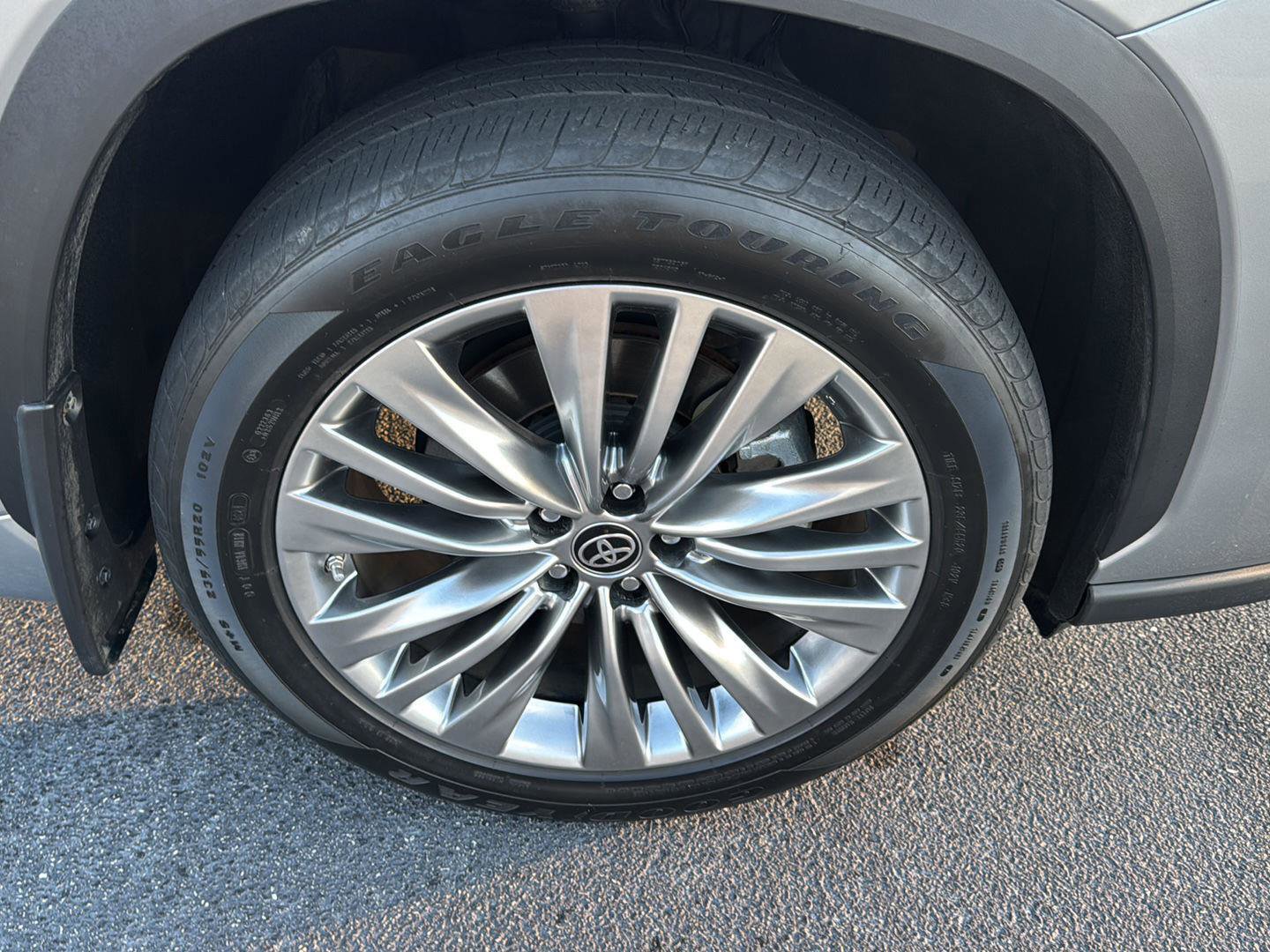 Used 2024 Toyota Highlander Platinum image 38