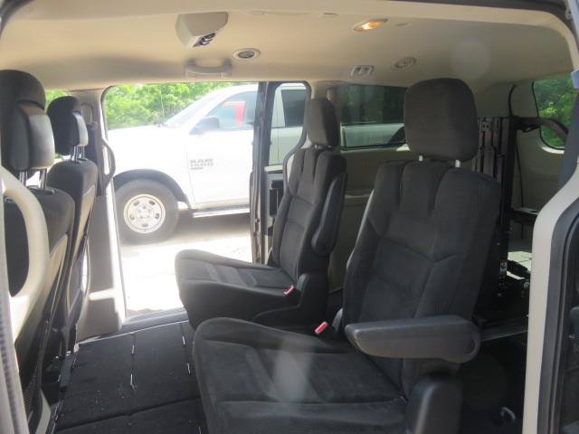 Used 2016 Dodge Grand Caravan SE w/ Quick Order Package 29E SE FWD image 22