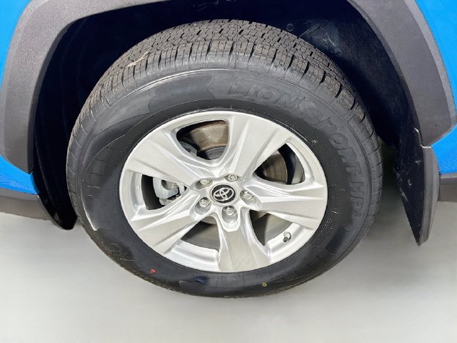 Used 2019 Toyota RAV4 XLE w/ Convenience Package FWD image 37