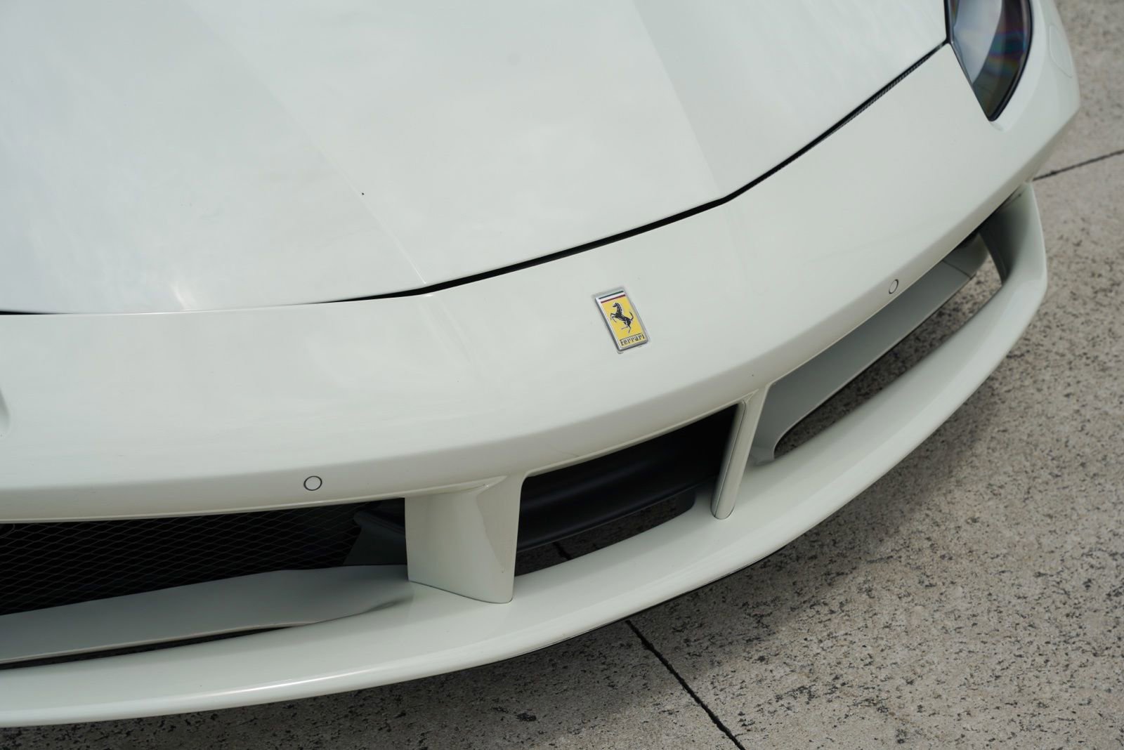 Used 2016 Ferrari 488 GTB RWD image 9