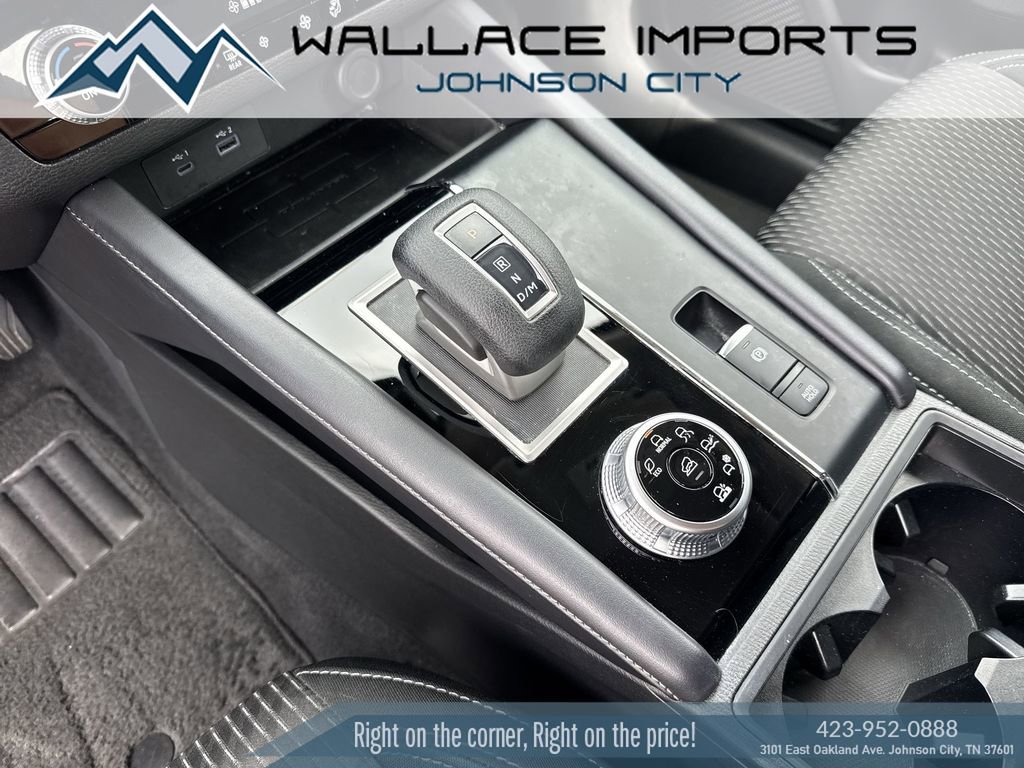 Used 2024 Mitsubishi Outlander ES AWD/4WD image 16