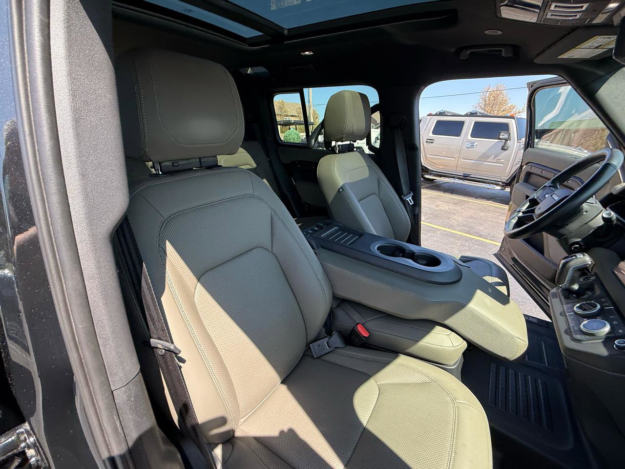 Used 2023 Land Rover Defender 110 X image 44