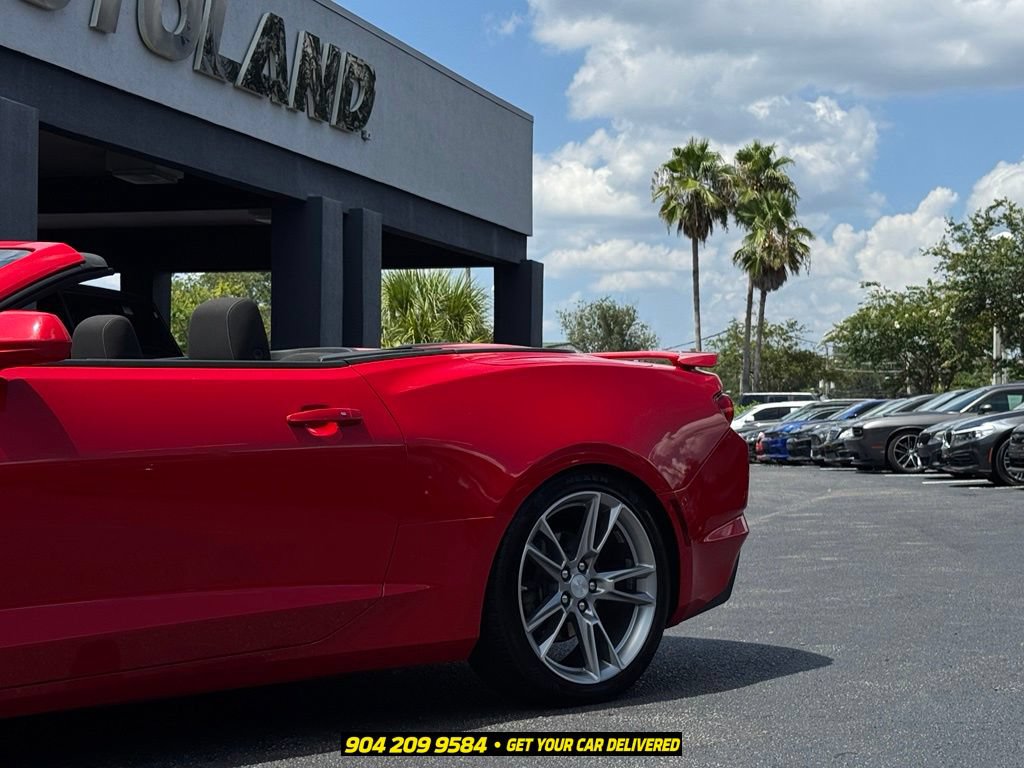 Used 2020 Chevrolet Camaro LT RWD image 4