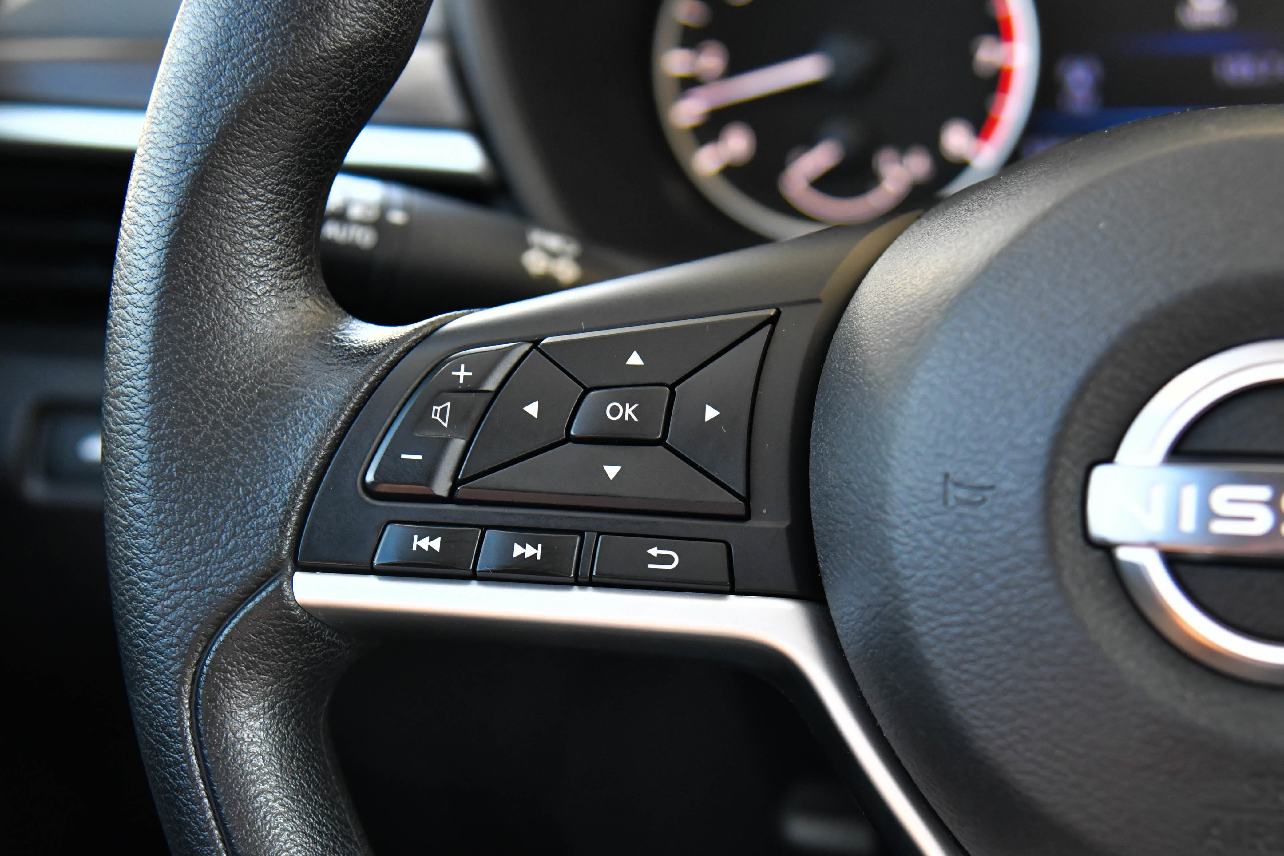 Used 2024 Nissan Altima 2.5 SV image 28