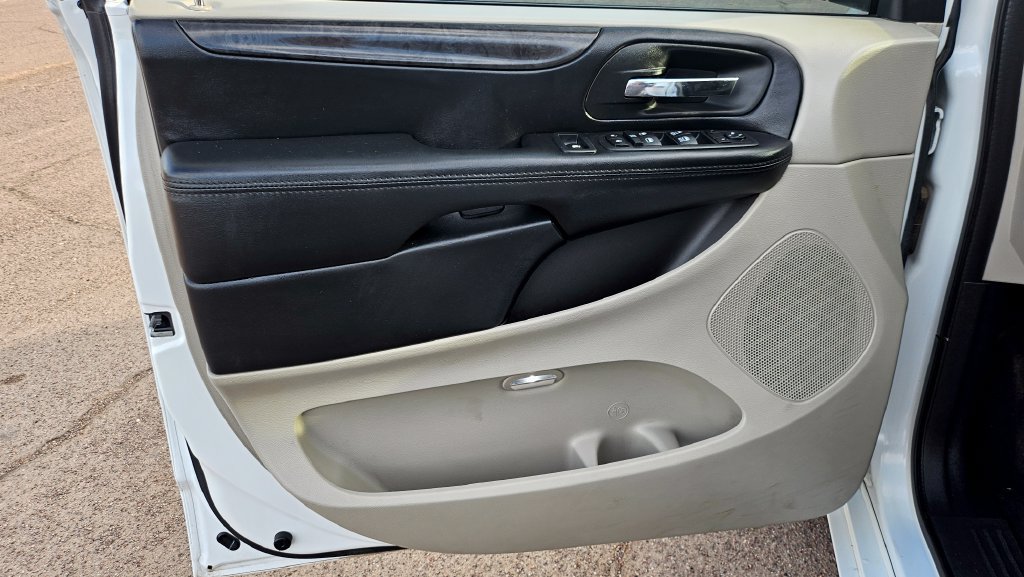 Used 2019 Dodge Grand Caravan SE FWD image 26