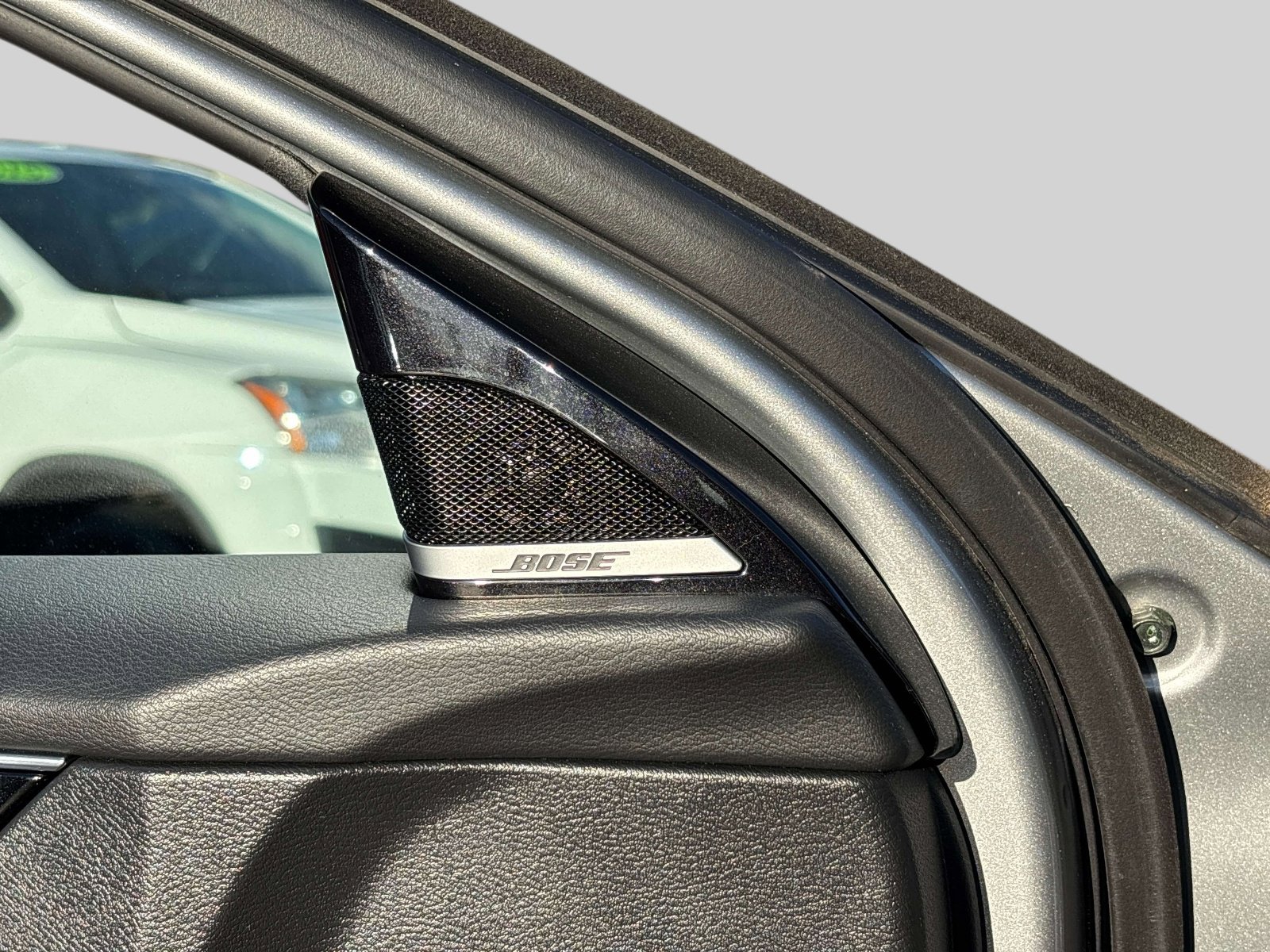 Used 2017 INFINITI QX30 Premium w/ Navigation Package image 14