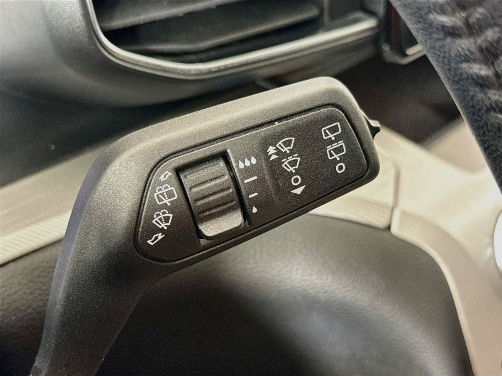 Used 2023 Ford Explorer XLT w/ Equipment Group 202A RWD image 6
