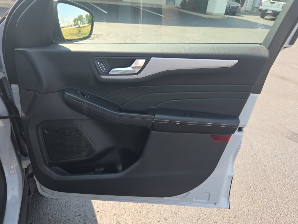 Used 2025 Ford Escape Platinum AWD/4WD image 18