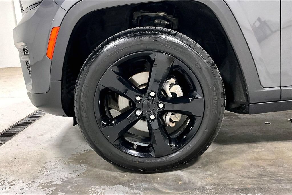 Used 2022 Jeep Grand Cherokee Altitude AWD/4WD image 10