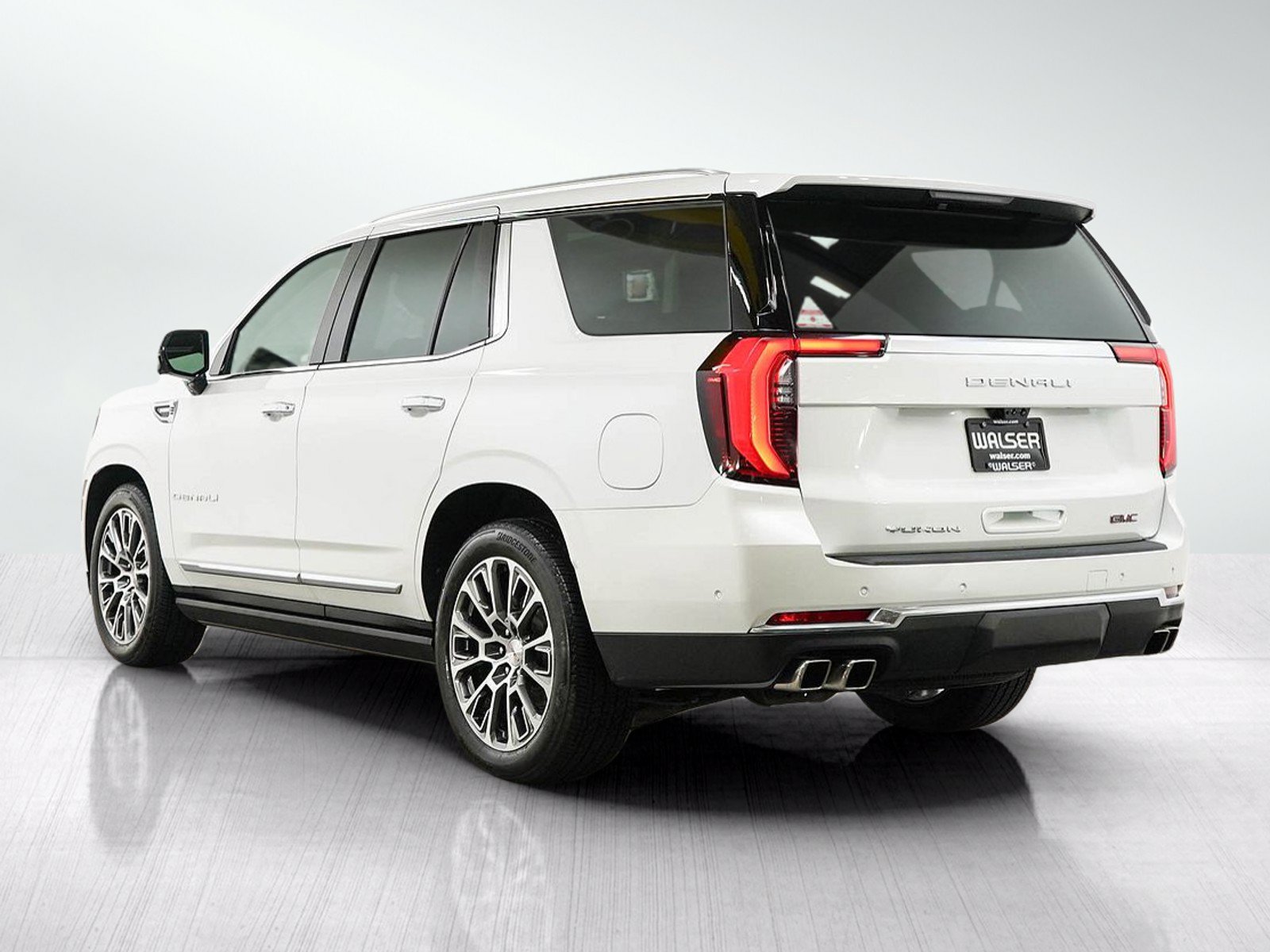 Used 2025 GMC Yukon Denali w/ Denali Reserve Package AWD/4WD image 3