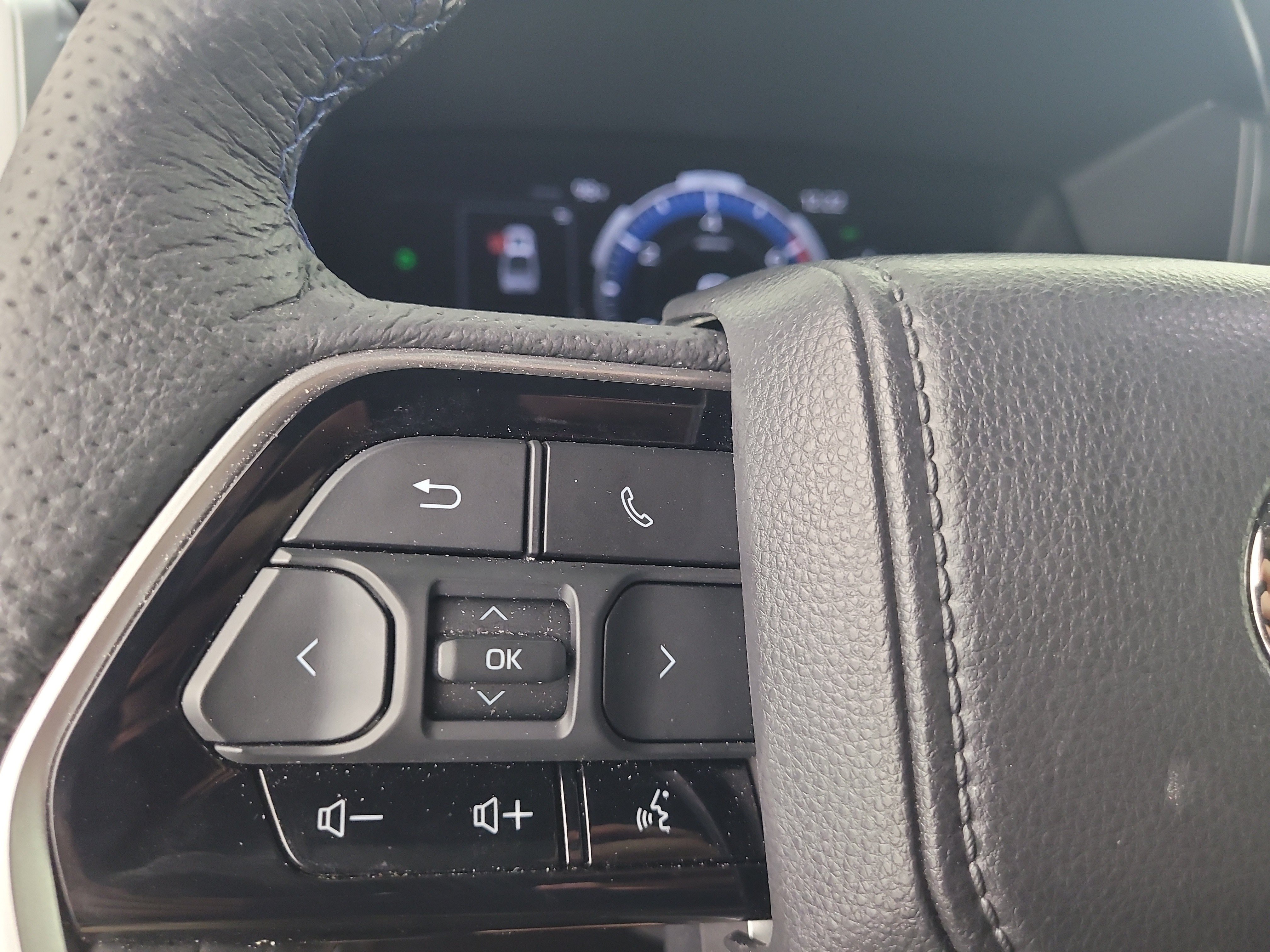 Certified 2025 Toyota Tundra Platinum AWD/4WD image 31