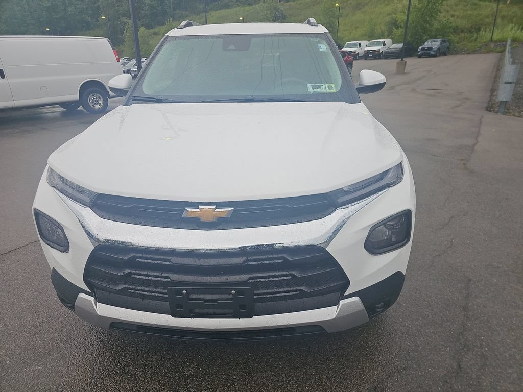 Used 2023 Chevrolet TrailBlazer LT w/ Convenience Package AWD/4WD image 2