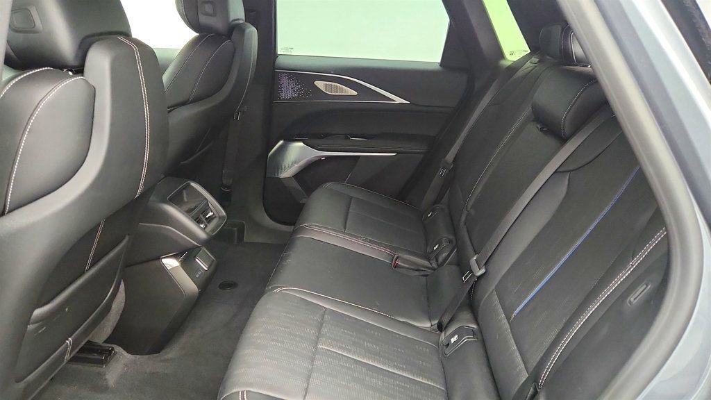 Used 2023 Cadillac Lyriq AWD image 21