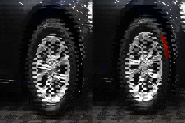 Used 2016 Chrysler 300 Limited image 5