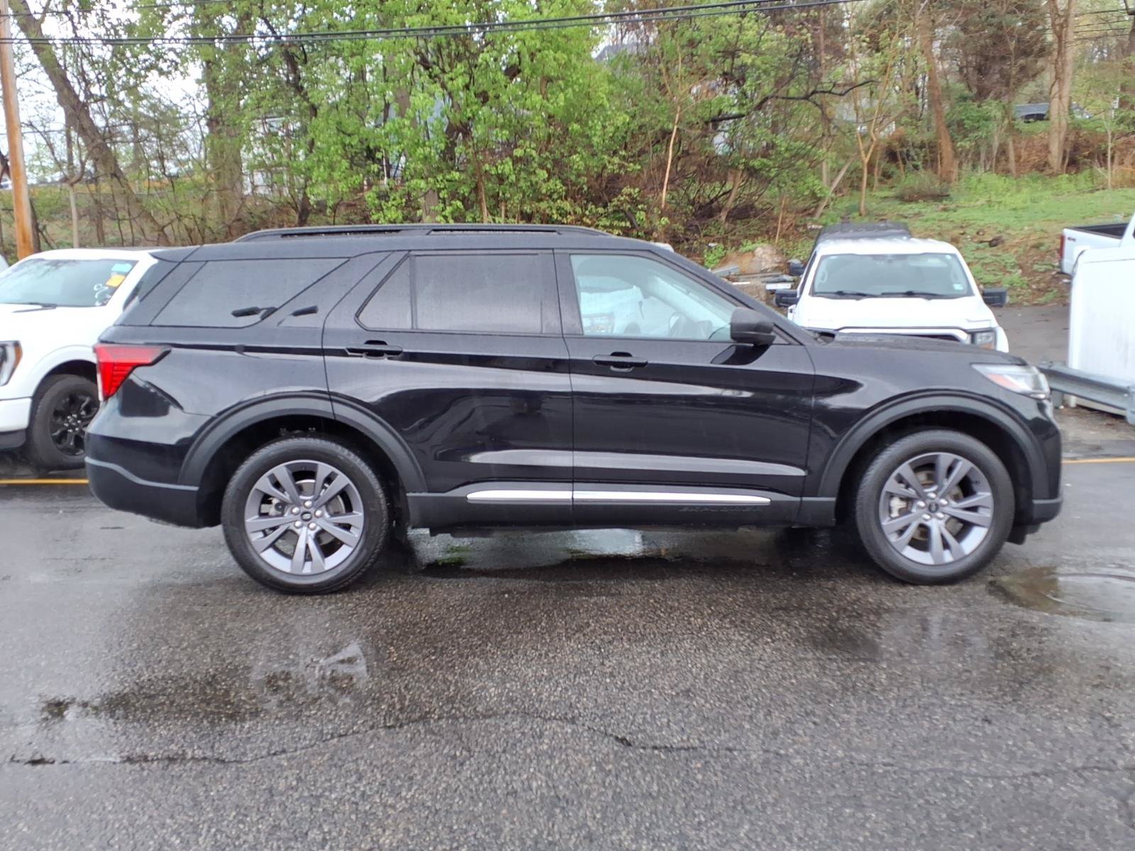 Certified 2025 Ford Explorer Active w/ Active Comfort Package AWD/4WD image 9